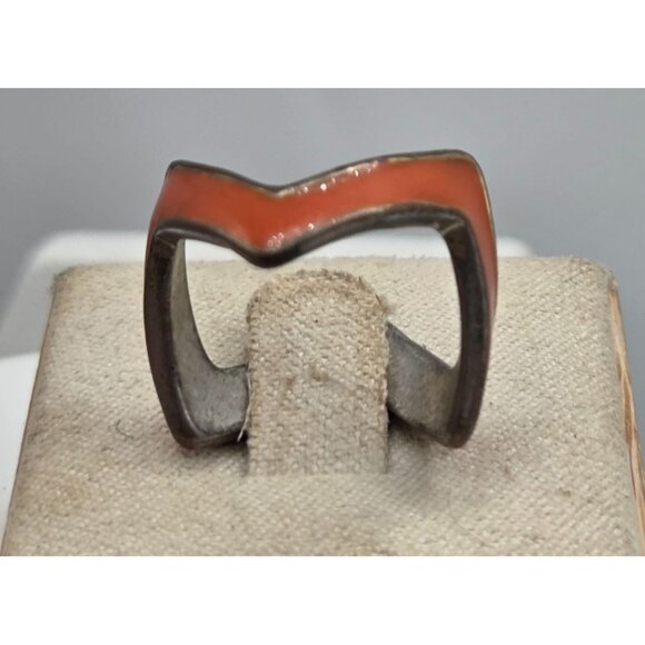 Vintage Chevron Shape Silver Tone Ring With Orange Enamel Design Size 7 - Picture 1 of 5